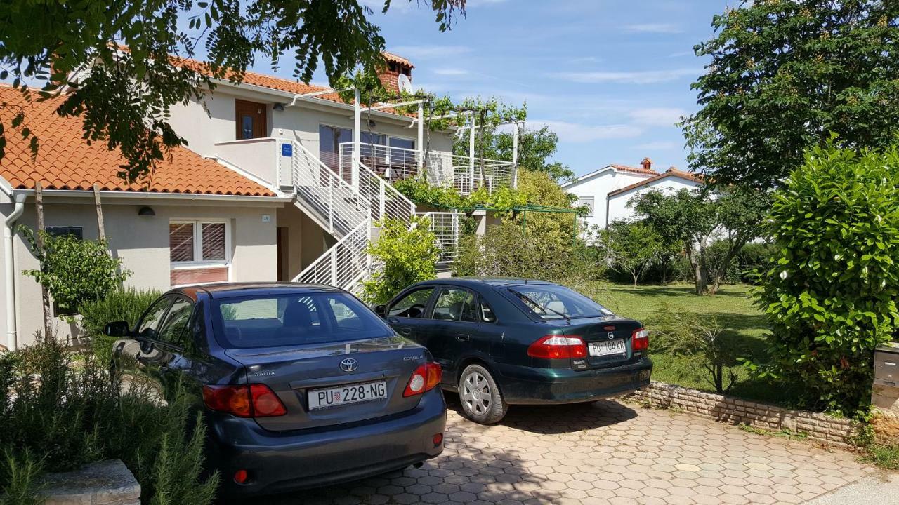 Apartamento Haus Mirela Ližnjan Exterior foto
